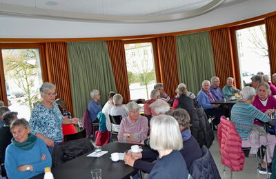 «Zeitgut Toggenburg» wächst. Immer mehr Freiwillige helfen bei Einsamkeit im Alter.
