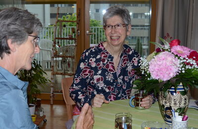 Neumitglied Regula Jans (rechts) und Zeitgutpräsidentin Angelica Ferroni. Bild: Ursula Brunner